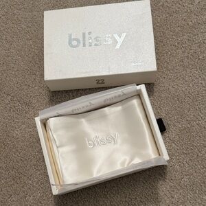 Blissy White Silk Pillowcase